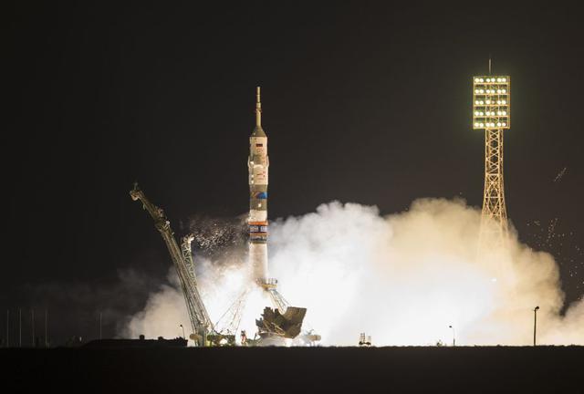 La nave espacial Soyuz TMA-14M lista para despegar en la plataforma de  lanzamiento en el cosmódromo de Baikonur. (Reuters)
