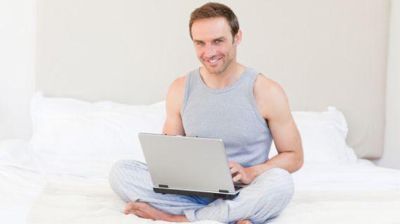 El trabajo desde casa hace que las personas piensen bien si quieren dejar una empresa. (Foto: Freepik)