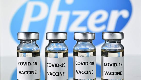 Pfizer aclara que a la fecha vende vacunas contra el COVID-19 a gobiernos de cada país, y no a empresas privadas. (Foto: AFP)