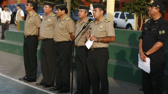 Keiko Fujimori planea elevar el sueldo a maestros públicos y policías.
