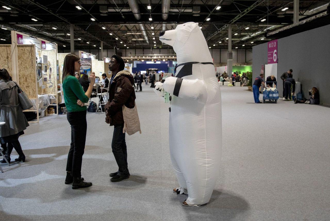 Si bien celebridades como Harrison Ford y la activista estudiantil Greta Thunberg son los defensores más visibles de la tendencia, también atrae a cientos de funcionarios locales dispuestos a hacer algo más para proteger el planeta.