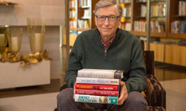 FOTO 1 | Bill Gates ha estado leyendo en promedio un libro a la semana desde que era un niño, y es que afirma que leer es su “forma favorita de complacer su curiosidad”. Vea los libros favoritos del cofundador de Microsoft este año.