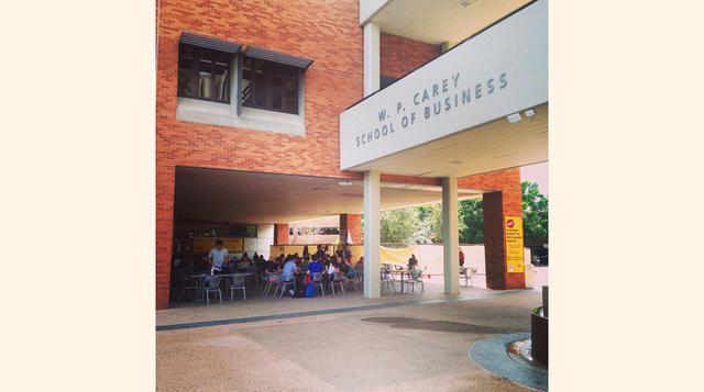 Arizona State University: W.P. Carey School of Business. Su MBA online está en el puesto 12, subiendo dos posiciones respecto al año anterior.  El salario de sus egresados alcanza los US$108,171 al año.