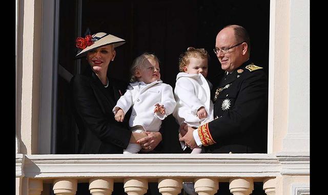FOTO 2 | Príncipe Alberto Grimaldi II y familia, Mónaco. Fortuna: algo menos de un billón de euros. El Príncipe y su familia son propietarios de extensas parcelas de tierra en Mónaco (se especula que la cuarta parte del principado les pertenece). Entre su