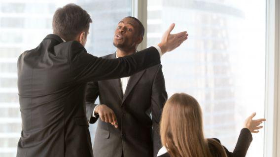 A veces en el trabajo se presentan situaciones hostiles. (Foto: Freepik)