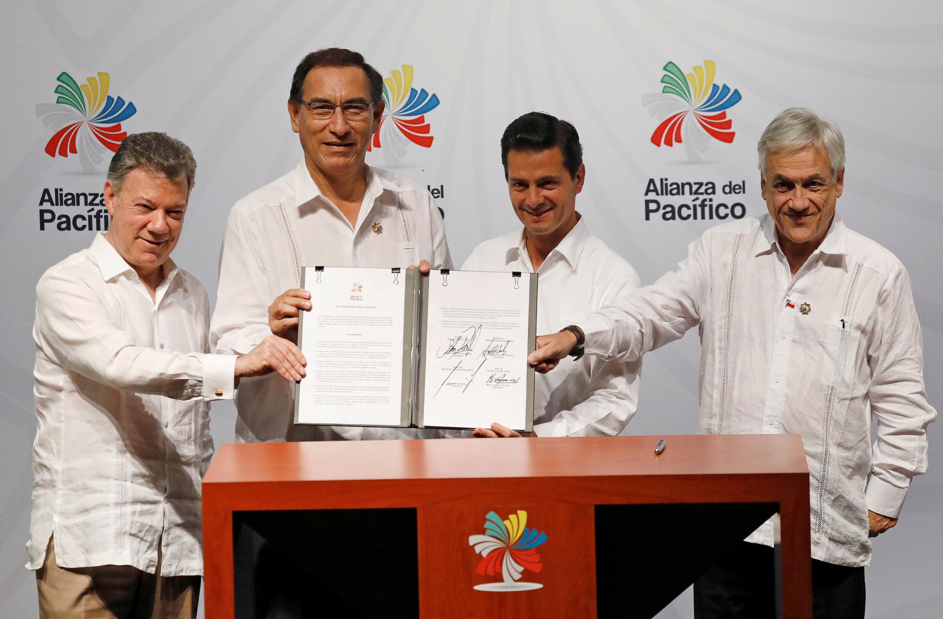 Los presidentes de los países miembros de la Alianza de Pacífico presentan la declaración final durante su 13 Cumbre realizada en Puerto Vallarta (México). (Foto: Reuters)