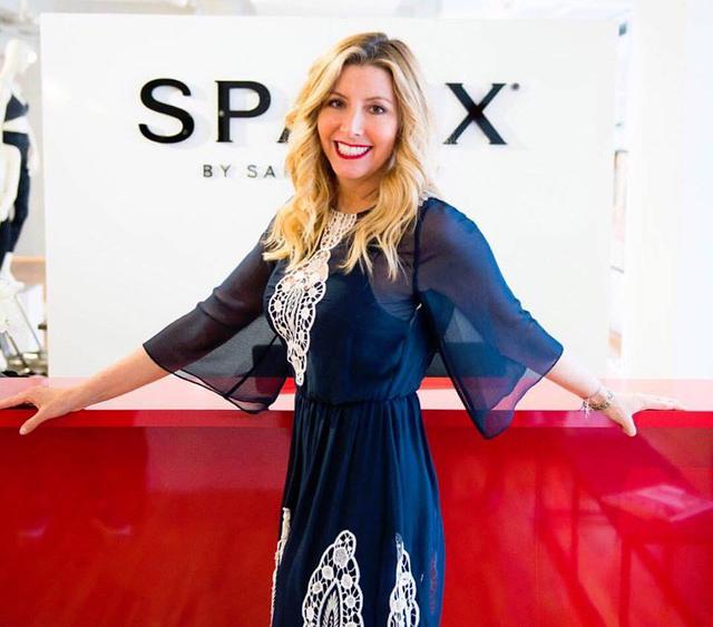 Sara Blakely – Fundadora de Spanx, se unió a Giving Pledge con el sueño de hacer “del mundo un lugar mejor”. Sus esfuerzos comienzan con un programa llamado Leg-UP, que les da la oportunidad a otras empresas de promocionar sus productos de forma gratuita en el catálogo de Spanx.
Blakely también ha ayudado a las mujeres a financiar su educación universitaria, ha respaldado programas de emprendimiento en escuelas de niñas y donó $1 millón a la Academia de Liderazgo de Oprah para niñas en Suráfrica.