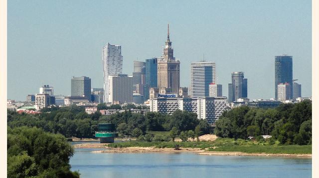 Varsovia, Polonia. El centro histórico es conocido por haber sido reconstruido tras la Segunda Guerra Mundial y si bien se encuentra lejos de la ruta que sigue la mayoría de turistas, vale la pena visitar la zona. El costo por día  parte de US$ 31.05. (Fo