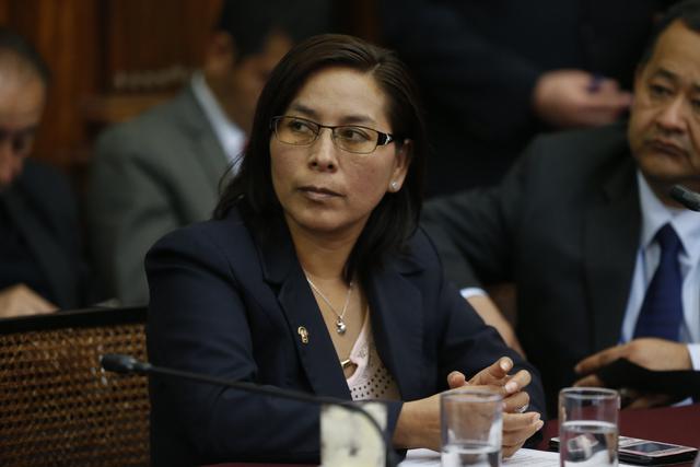 Estelita Bustos fue una de las congresistas que renunció a Fuerza Popular con Kenji Fujimori. (Foto: GEC)