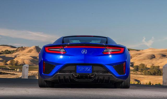 De hecho, vayan a manejar el NSX durante 30 minutos y vengan a decirme que no se divirtieron. Los desafío.