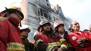 Galería Nicolini: ¿Qué beneficios laborales tienen los bomberos que acuden a emergencias?