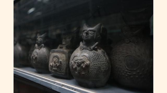 Cerámicas de las culturas cupinisque, chimú, chancay, nazca e incla no restan brillo a la estrella del centro: los retratos de navíos de la cultura moche, presentados en cajas sencillas y bien iluminadas. Pero lo que más suele llamar la atención de los vi
