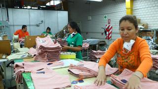 El 77.6% de los empleos femeninos en Perú están en sectores de baja productividad