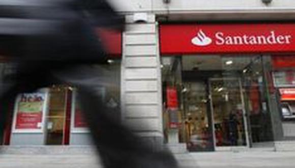 25 de octubre del 2010. Hace 10 años –  Santander: El 57% de los peruanos ya es de clase media. El Banco Santander estima que para pertenecer a la clase media las personas deben ganar US$ 10 al día.