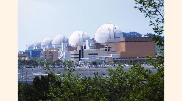 La Central Nuclear de Hanbit (Corea del Sur) Es la quinta más grande del mundo con una capacidad neta instalada de 5,875 MW y una capacidad bruta de 6,164 MW. La planta, operada por Korea Hydro