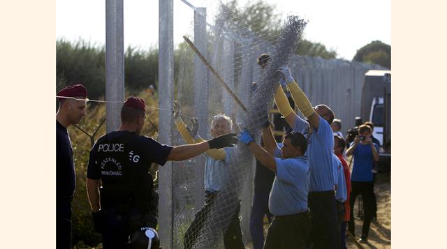 Los 26 países europeos del área Schengen han prohibido a inmigrantes indocumentados viajar por esa zona, lo que ha provocado el caos porque cientos de miles de personas llegan a las fronteras del sur y este del bloque en su camino a países más ricos del n