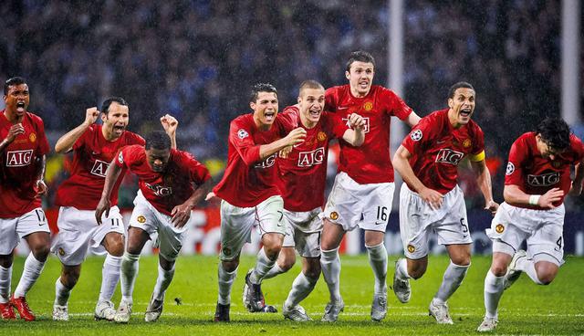 FOTO 8 | Manchester United es vestido por Adidas.