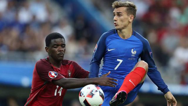 Los jugadores de Francia más resaltantes fueron Pogba y Griezmann. El primero dio 109 pases buenos de un total de 120, mientras que Griezmann entregó 46 pases al pie de otro compañero de un total de 65 pases realizados. Además, envió dos remates al arco d
