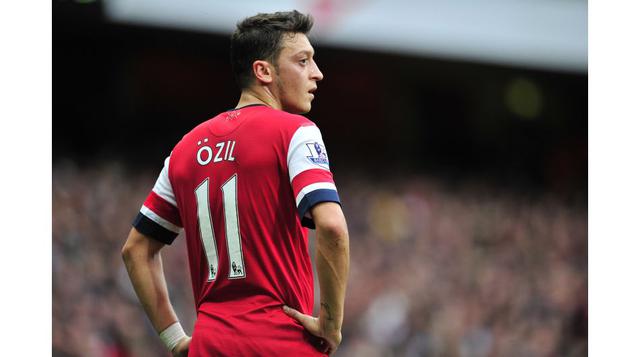 Özil tiene 25 años y hasta la fecha, el volante jugó por Schalke 04, Werder Bremen, Real Madrid y el Arsenal. (Fuente: metrouk2.files.wordpress.com)
