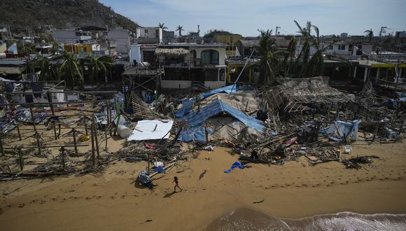 El experto en turismo, Sergio Mejía, aseguró que la temporada decembrina es la más importante para Acapulco, por lo que este tipo de afectaciones es un duro golpe para los micro, pequeños y medianos empresarios.  (Foto de Rodrigo OROPEZA / AFP)