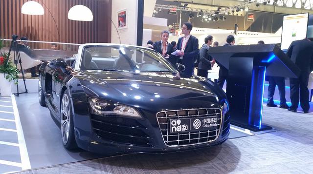 La empresa China Telecom lució un Audi R8 V10 Spyder en su stand para mostrar las numerosas posibilidades de conectividad.
