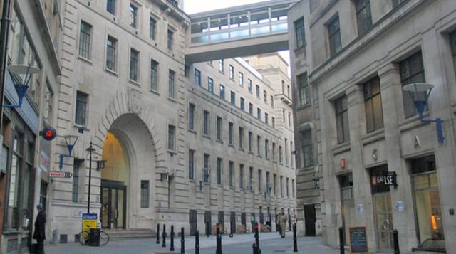 Escuela de economía y ciencias políticas de Londres en Reino Unido