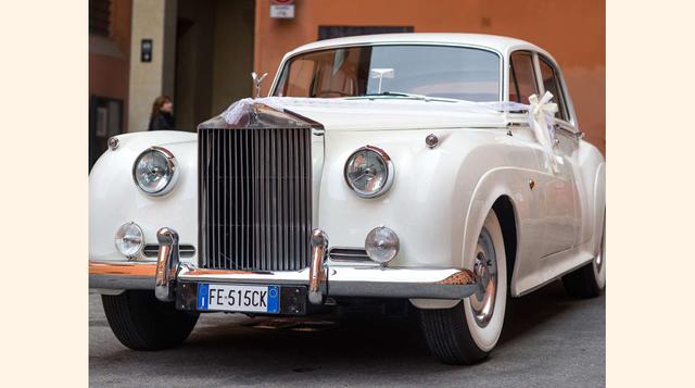 Rolls-Royce Phantom 1956. Este verdadero salón sobre ruedas es uno de los primeros coches de lujo que el millonario compró.