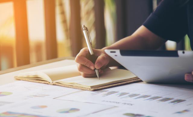 No te satures
La perfección no existe y el día anterior al examen no es el día ideal para intentar aprender una gran cantidad de información. Aprovechá para repasar, pero no hasta altas horas de la noche. (Foto: Freepik)