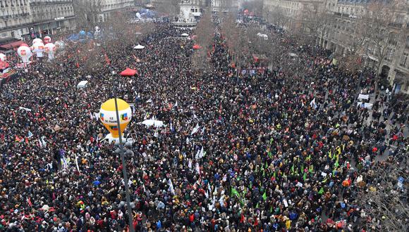 En esta foto de archivo tomada el último 19 de enero, manifestantes se reúnen en la Place de la Republique durante una manifestación en París. (Foto: AFP)