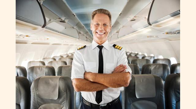 Piloto comercial (34.500 euros), aunque tiene su alternativa universitaria, con el Grado en Piloto de Aviación Comercial y Operaciones Aéreas, resulta igual de válido ir a una academia privada para obtener la licencia CPL.