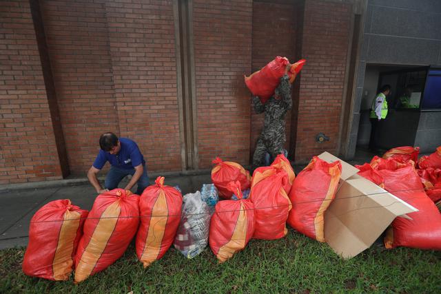 Comando Conjunto de las Fuerzas Armadas apoya con el traslado de los donativos. (Fotos: GEC)