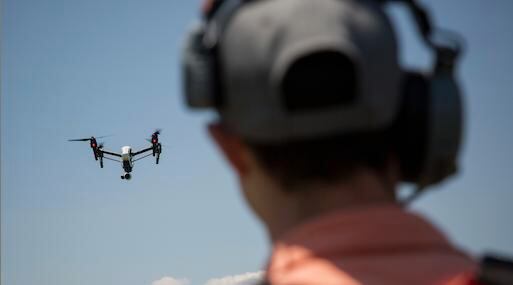 Los drones amarillos y blancos de 4.5 kilos podrán transportar paquetes especialmente diseñados para ellos, que pesen hasta 1.3 kilos.