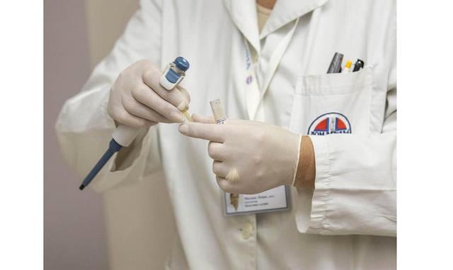 Salud y bienestar. Es una tendencia que sigue imparable y que se refleja en el cada vez mayor número de personas que realizan deporte y dietas más por salud que por el físico, exclusivamente. Y aquí vemos oportunidades muy dispares. Por ejemplo, nos ha so