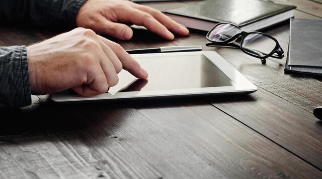 2. Esta brecha hace que las compañías y los gobiernos enfrenten el reto de encontrar profesionales con las habilidades correctas, que les permitan impulsar la innovación para ser competitivos globalmente.