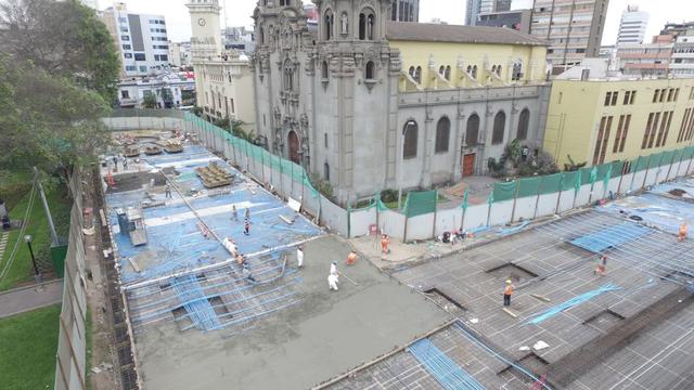 6.- Estacionamiento subterráneo. Con esta obra, los vecinos del distrito contarán con 590 espacios de estacionamiento a lo largo de 16,303 metros cuadrados, distribuidos en tres niveles.