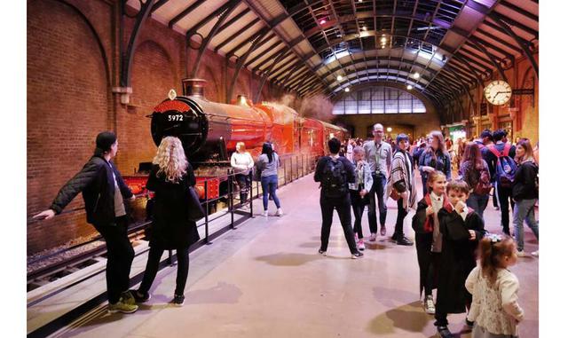 El &#039;Hogwarts Express&#039;, el tren que lleva en la versión cinematográfica a Harry Potter y sus amigos desde Londres hasta el colegio de magia y hechicería.