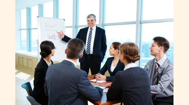 La diversidad cultural y las diferencias generacionales, si son incorporadas en ámbito de la oficina, pueden generar una importante dinámica en el proceso creativo; lo contrario reduce la probabilidad de generar nuevas ideas debido a la homogeneidad de ex