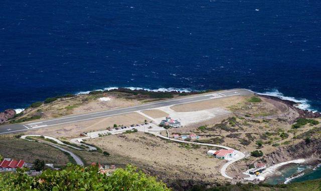 Aeropuerto Juancho E. Yrausquin ubicado en la isla de Saba en el Caribe tiene la pista más corta del mundo. (Foto: Killians red/flickr)