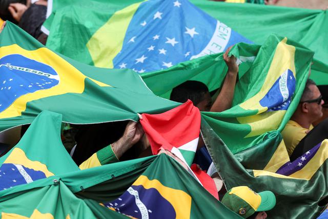 Brasil decretó un reajuste del 4.1% del ingreso mínimo desde 998 reales (unos US$ 249) hasta 1,039 reales (unos US$ 260) en 2020. (Foto: EFE)