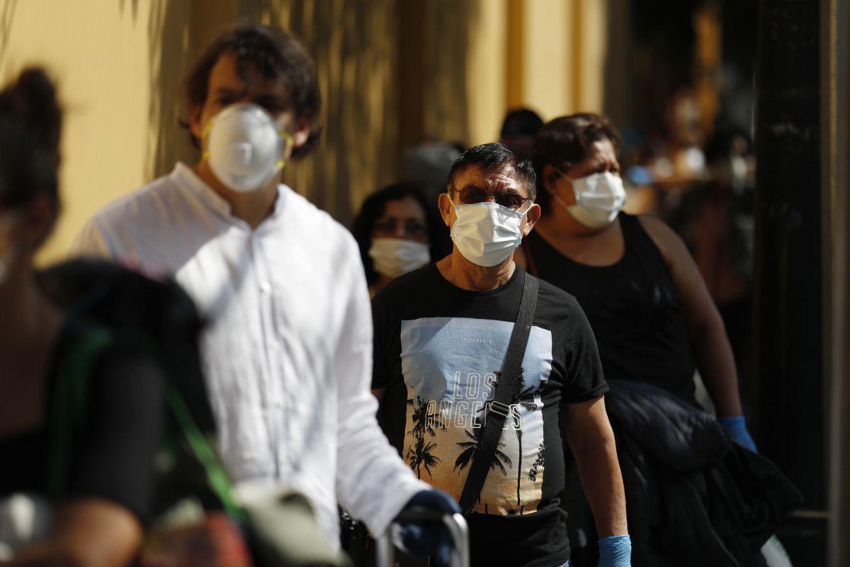 El bono familiar universal está dirigido a los hogares sin trabajadores en planilla. (Foto: EFE)