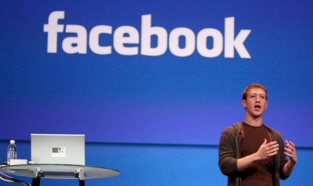 FOTO 6 | 6. Cronología de implementación más rápida: Zuckerberg dice que todos los cambios en los anuncios de Facebook deben completarse meses antes de las elecciones de 2018, así como también para las próximas elecciones de este año en India, Pakistán, Brasil y, por supuesto, México.

Ante los cuestionamientos de los legisladores, Zuckerberg insistió que Facebook es una compañía tecnológica, no una empresa de datos, financiera o de medios. “No puedo ser más claro que esto: nosotros no vendemos información de los usuarios. Así no funciona nuestra publicidad ni nuestro modelo de negocios”. Sin embargo, remarcó que las personas pueden controlar qué tipo de datos se puede compartir a través de su configuración y qué tipo de aplicaciones pueden tener acceso a su datos. (Foto: DA)