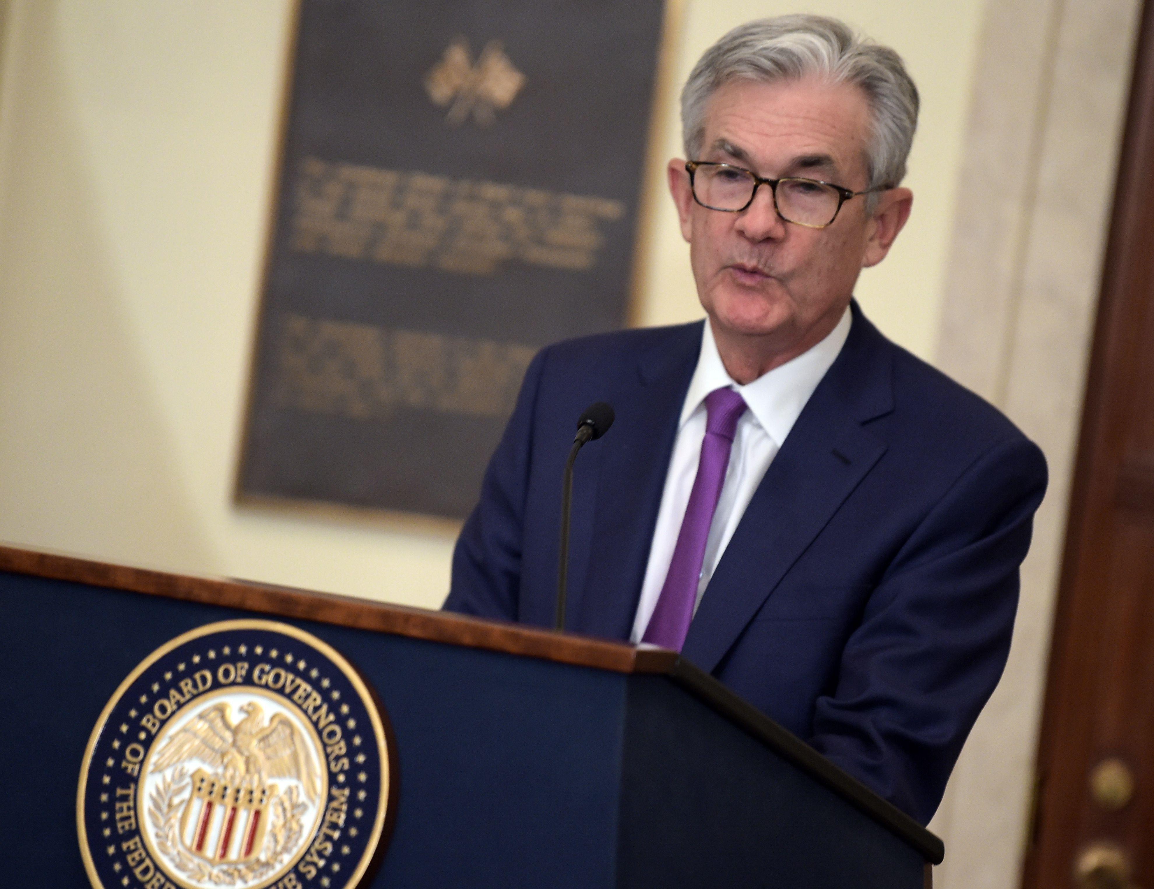Jerome Powell afirmó que la política monetaria "no está predeterminada" pero la entidad "vigila de cerca" los indicadores y los riesgos económicos. (Foto: AFP)