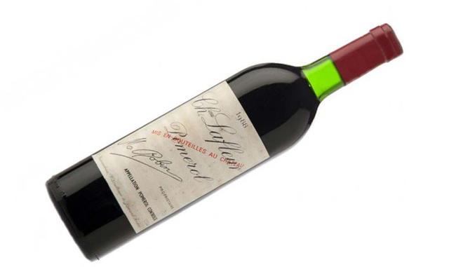 Lafleur. La textura satinada y los sabores densos y dulces de cassis rebosan vivaz energía.