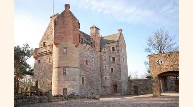 Los sueños se hacen realidad en este castillo del siglo XII. Fife, Reino Unido. (Foto: Airbnb)