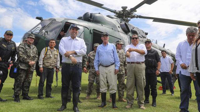 Kuczynski llegó a Piura acompaño del titular de la Presidencia del Consejo de Ministros  (PCM), Fernando Zavala, además de los ministros de Defensa, Jorge Nieto;  de Salud, Patricia García; y de Agricultura, José Manuel Hernández.