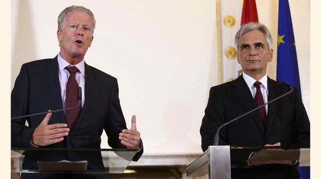 "Si Alemania lleva a cabo controles fronterizos, Austria debe poner en marcha controles fronterizos más contundentes", dijo el vicecanciller Reinhold Mitterlehner en una rueda de prensa conjunta con el canciller Werner Faymann. (Foto: Reuters)