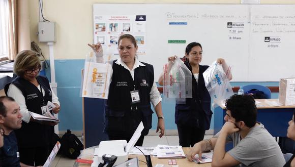 Miembros de mesa asisten a capacitación de la ONPE para elecciones del próximo domingo. (Foto: GEC)