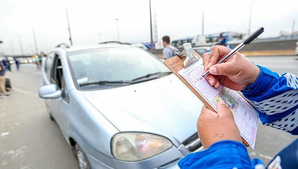 En mayo se aplicaron 1,219, multas a taxis informales. Foto: ATU.