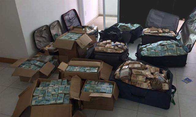 FOTO 1 | La policía brasileña encontró esta semana maletas y cajas de cartón llenas de billetes en la mayor incautación de dinero que se haya realizado en el país. El botín de US$ 16.4 millones fue denominado el &quot;Tesoro perdido&quot; y fue encontrado