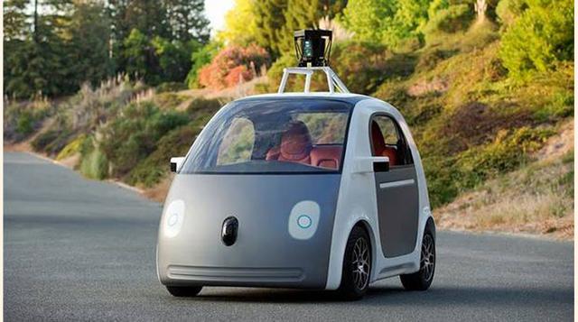 Google mostró por primera vez un vehículo autónomo, capaz de circular sin necesidad de ser conducido por una persona. Este auto no tiene volante, pedales, frenos, ni acelerador. (Foto: 24Horas)